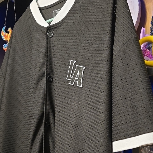 Forever 21 Black and White LA Men's Jersey - Picture 2 of 5